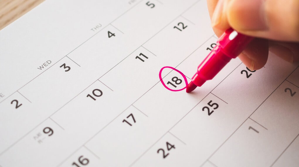 date in a calendar circled with a pink pen