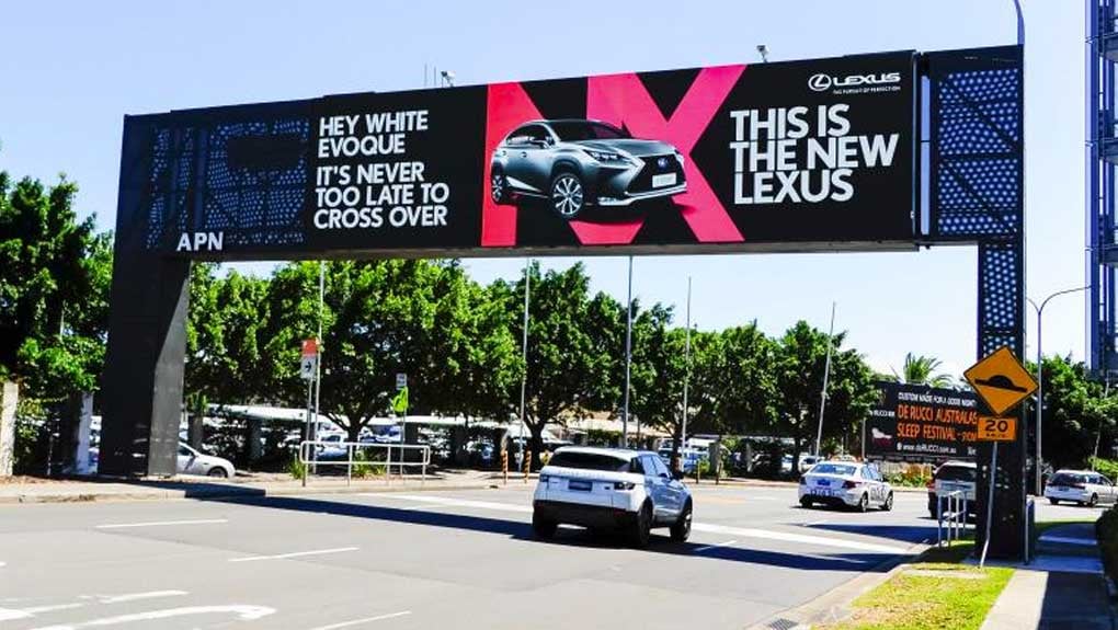 Lexus-smart-billboard