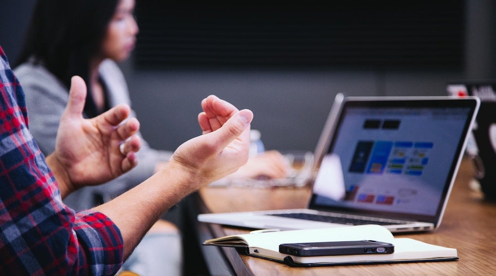 communicating in a meeting